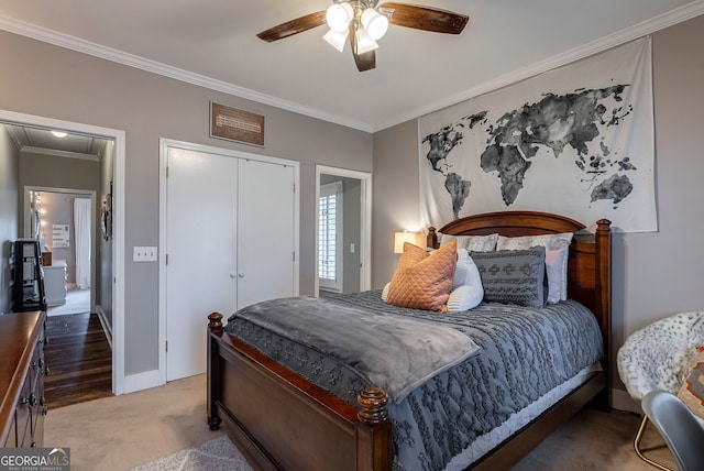 carpeted bedroom with ornamental molding, a closet, and ceiling fan