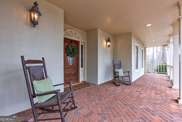 entrance to property featuring covered porch