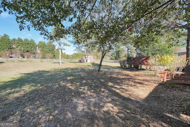 view of yard with a shed