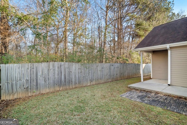 view of yard featuring a patio area