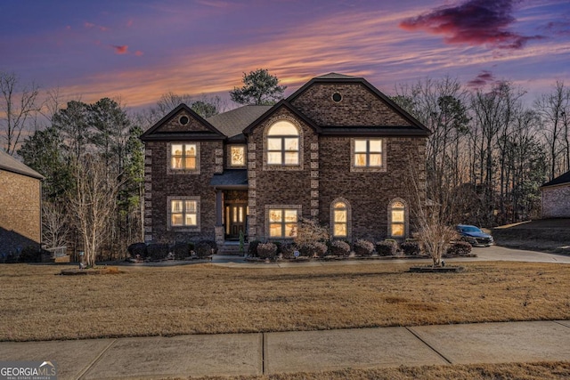 view of front of home featuring a yard