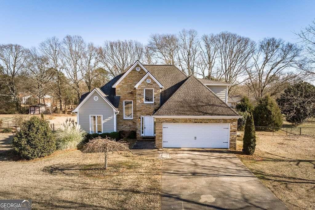 view of front property