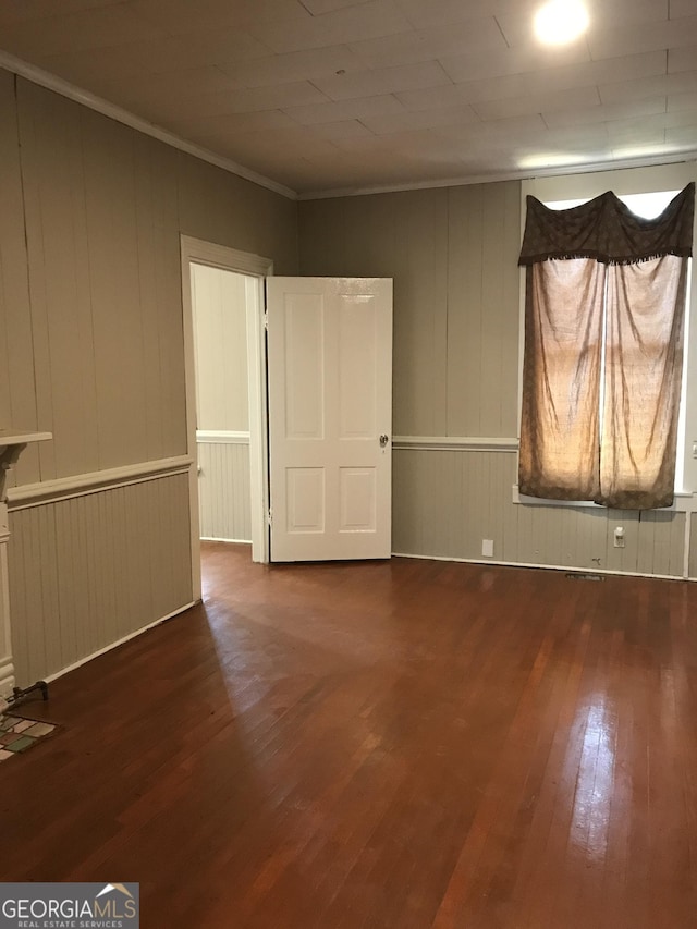 unfurnished room featuring crown molding and hardwood / wood-style flooring