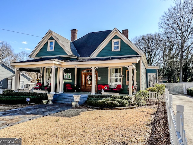 view of front of property featuring covered porch