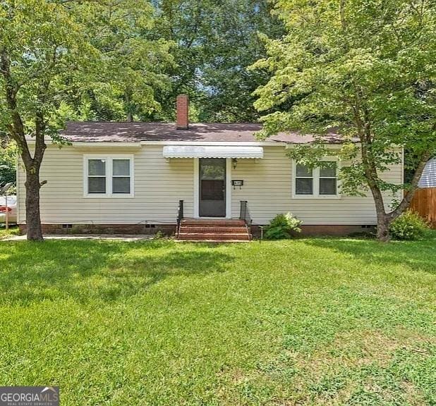 single story home featuring a front yard