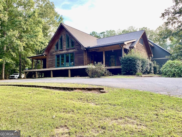 exterior space featuring a front yard