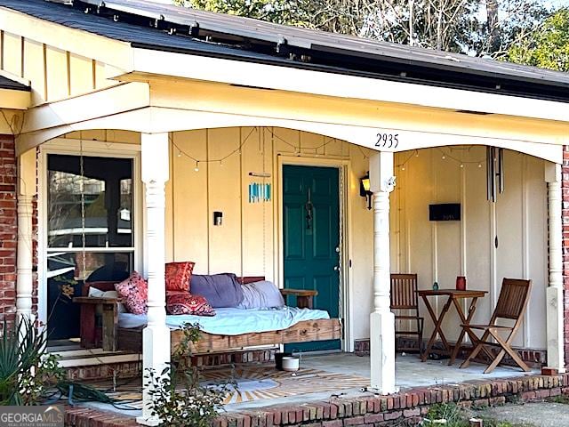 property entrance featuring covered porch