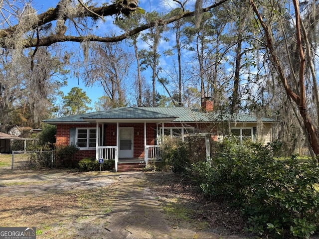 ranch-style home with a porch