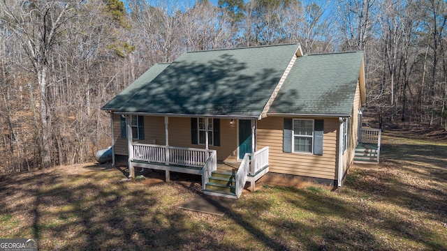 view of front facade with covered porch and a front lawn