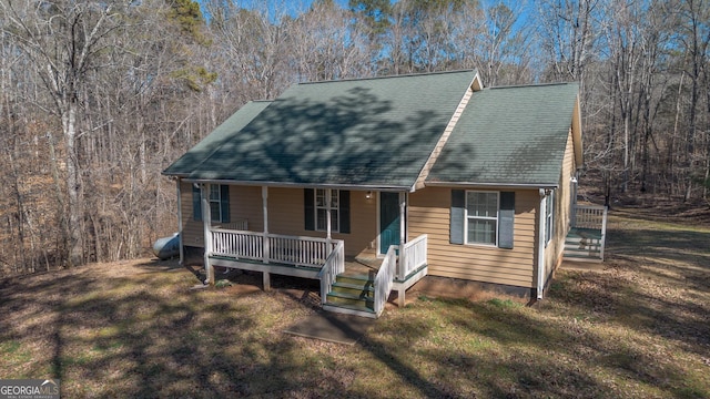 view of front of property featuring a front yard and a deck