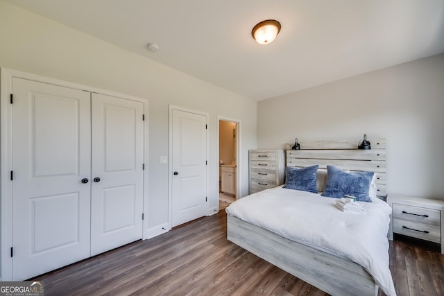 bedroom with dark wood-type flooring, a closet, and ensuite bathroom