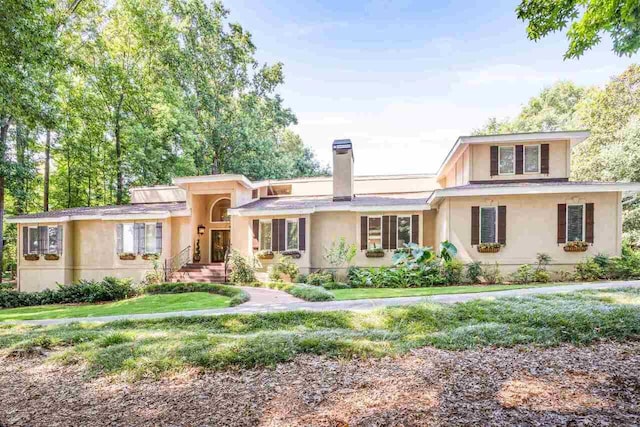 view of front of home with a front yard