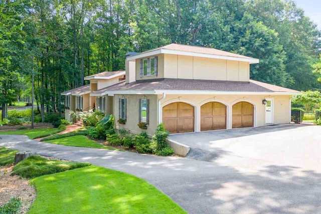 view of front facade with a garage