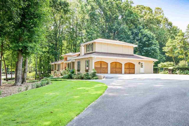 view of front facade featuring a garage and a front lawn