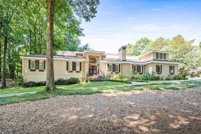 view of front of home with a front lawn