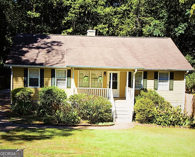 view of front of property with a front lawn and a porch