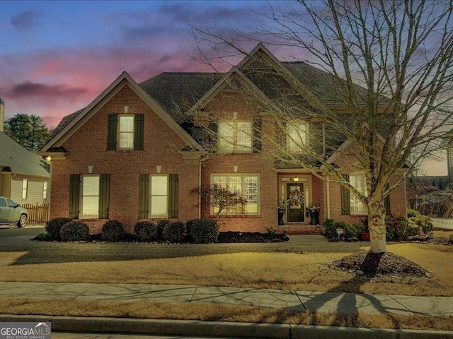 view of front of house featuring a yard