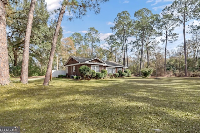 single story home with a front yard