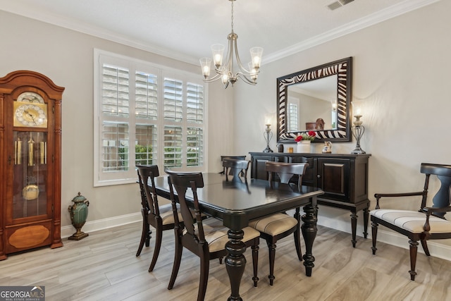 dining area featuring ornamental molding, a chandelier, and light hardwood / wood-style floors