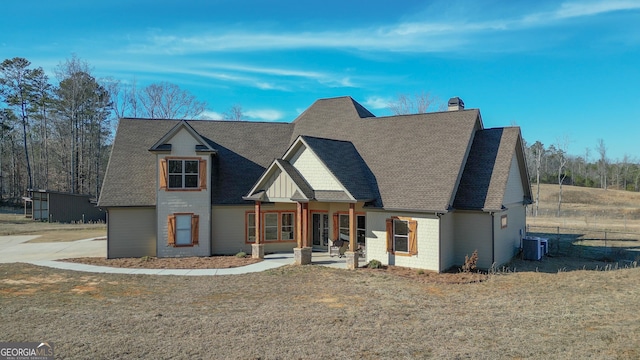 view of front facade featuring central AC and a front lawn