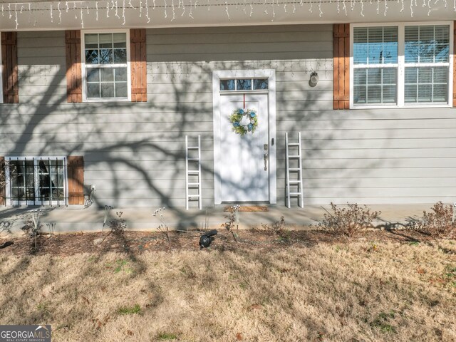 view of front of home with a front yard