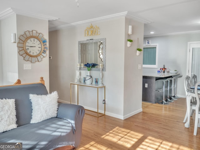 living room featuring recessed lighting, baseboards, crown molding, and wood finished floors