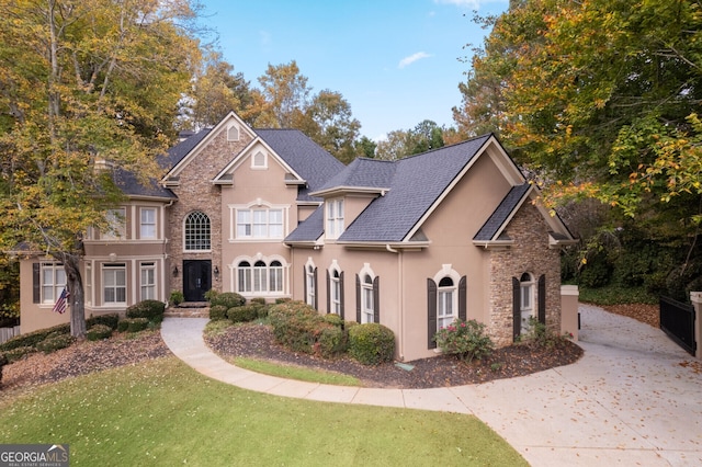 view of front of house featuring a front yard