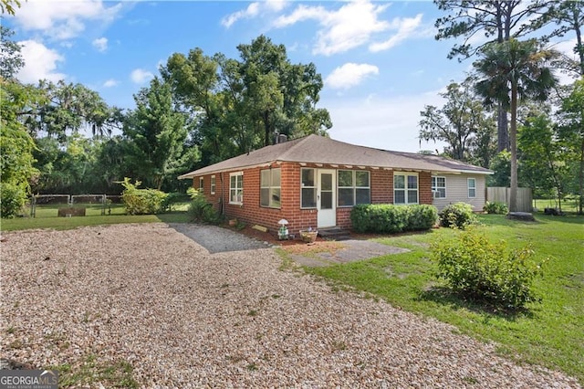 view of front of house with a front lawn