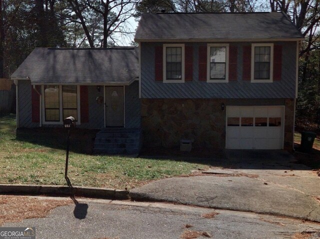 view of front facade featuring a garage