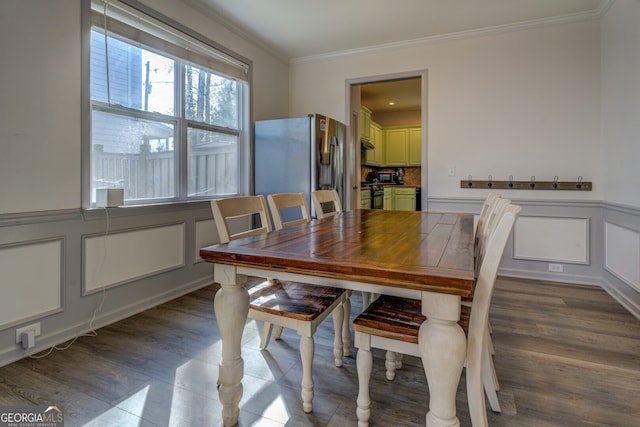 dining area featuring crown molding and hardwood / wood-style floors