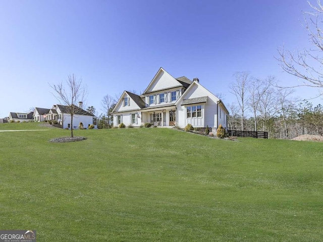 view of front of property featuring a front lawn