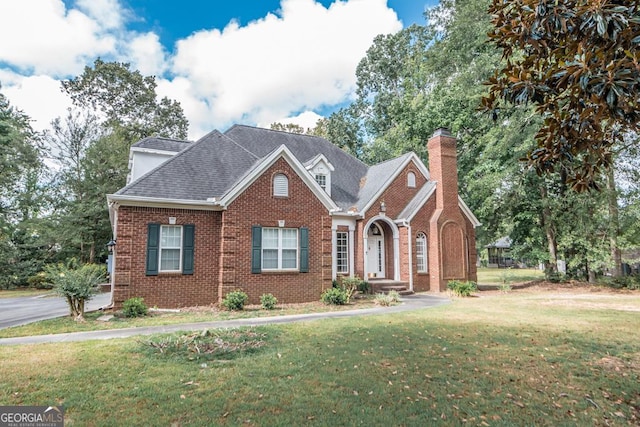 view of front of house with a front yard