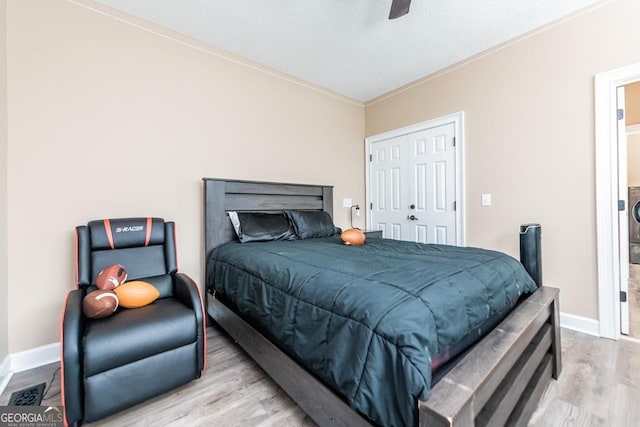 304 Stathams Way, Warner Robins, GA 31088 - bedroom featuring light wood-style floors, baseboards, a ceiling fan, and crown molding