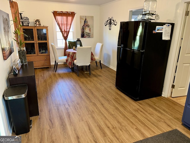 dining area featuring crown molding, a chandelier, and hardwood / wood-style floors