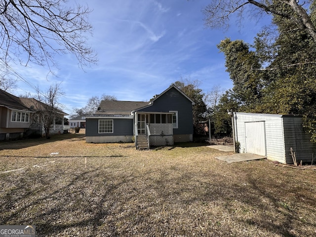 back of house featuring a storage shed