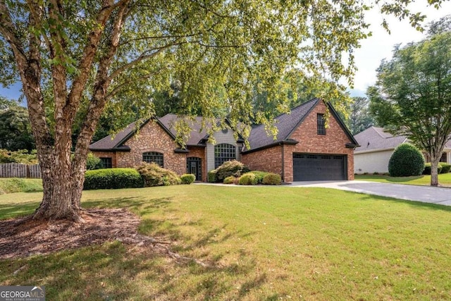 view of front of home with a front lawn