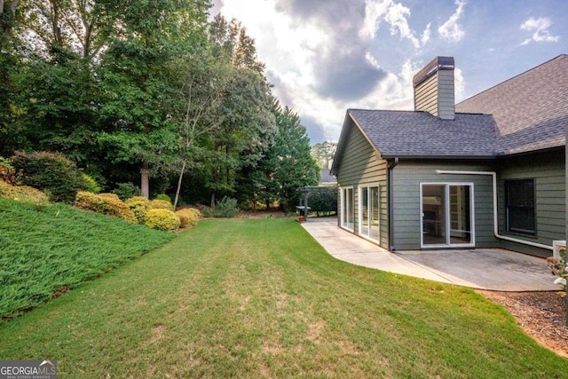 view of yard featuring a patio area