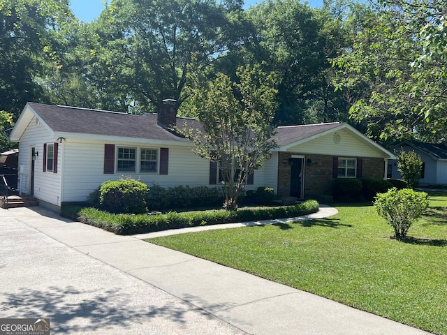 single story home featuring a front yard