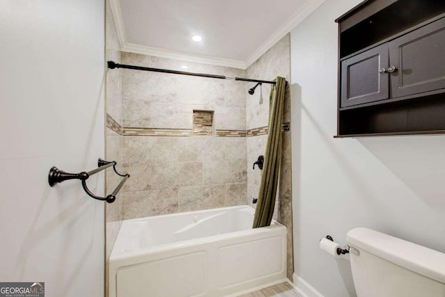 bathroom with crown molding, shower / tub combo, and toilet