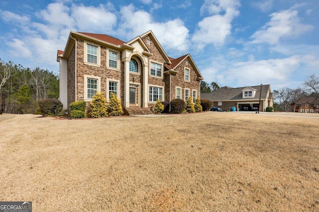 view of front of home featuring a front yard