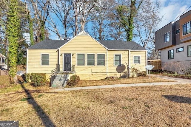 view of front of property with a front yard