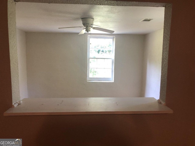 empty room featuring ceiling fan