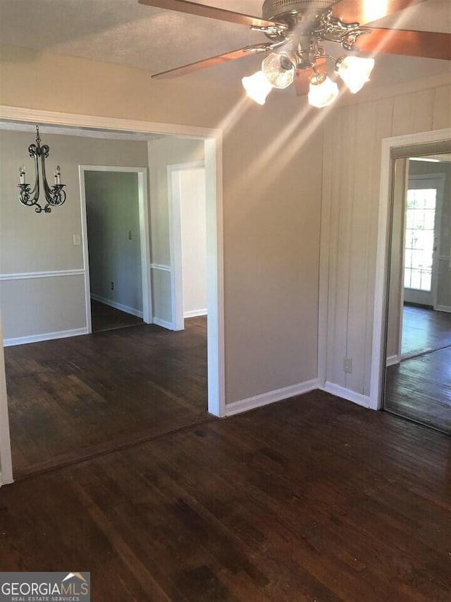 unfurnished room with dark wood-type flooring and ceiling fan