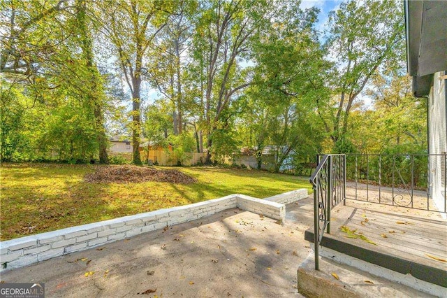 view of yard with a patio area