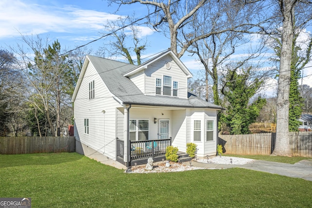 view of front facade featuring a front lawn and covered porch