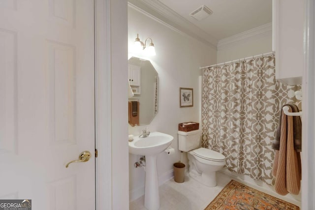 bathroom featuring a shower with curtain, ornamental molding, and toilet