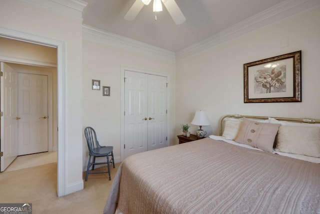 carpeted bedroom with ornamental molding, ceiling fan, and a closet