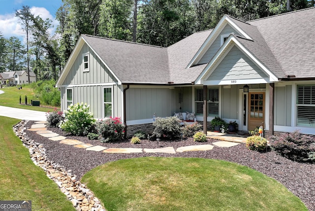 view of front facade with a porch and a front yard