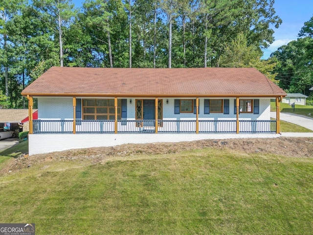 view of front facade with covered porch and a front lawn