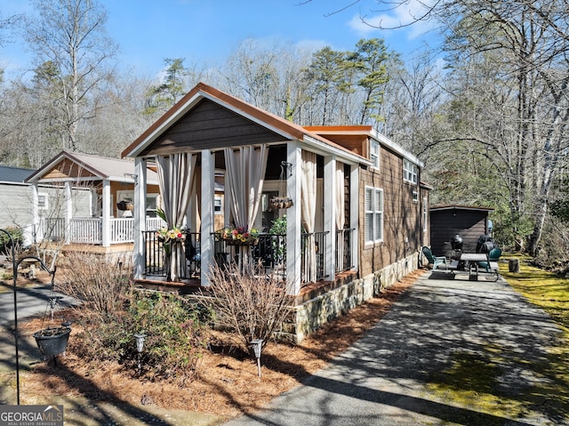 view of front facade with covered porch